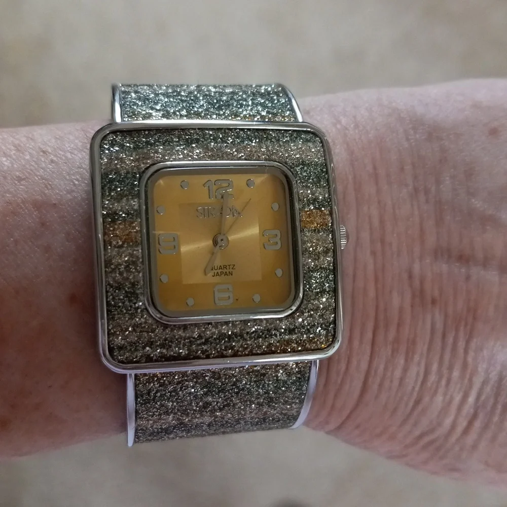 2 Strada Cuff Women's Watches. - Picture 4 of 7